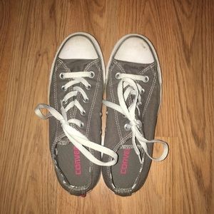 Gray low top converse